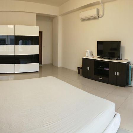 S & P House Apartment Tainan Bagian luar foto